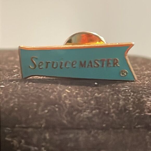 Vintage-1950s-Service Master gold tone & green enamel tie tack/lapel service pin - Picture 2 of 10